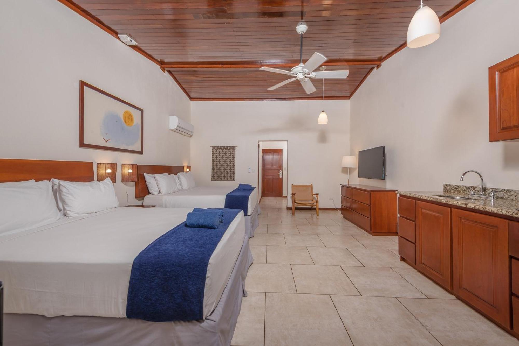 The Coast Beachfront Hotel Tamarindo Pokoj fotografie