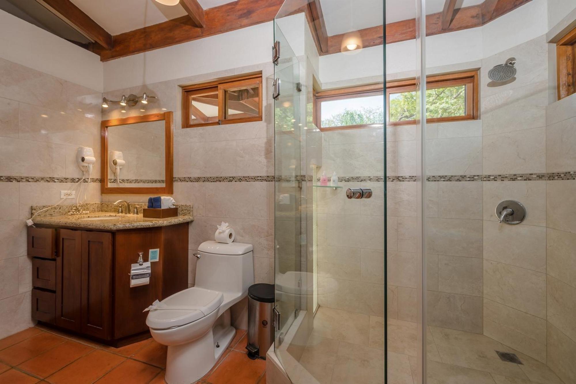 The Coast Beachfront Hotel Tamarindo Pokoj fotografie