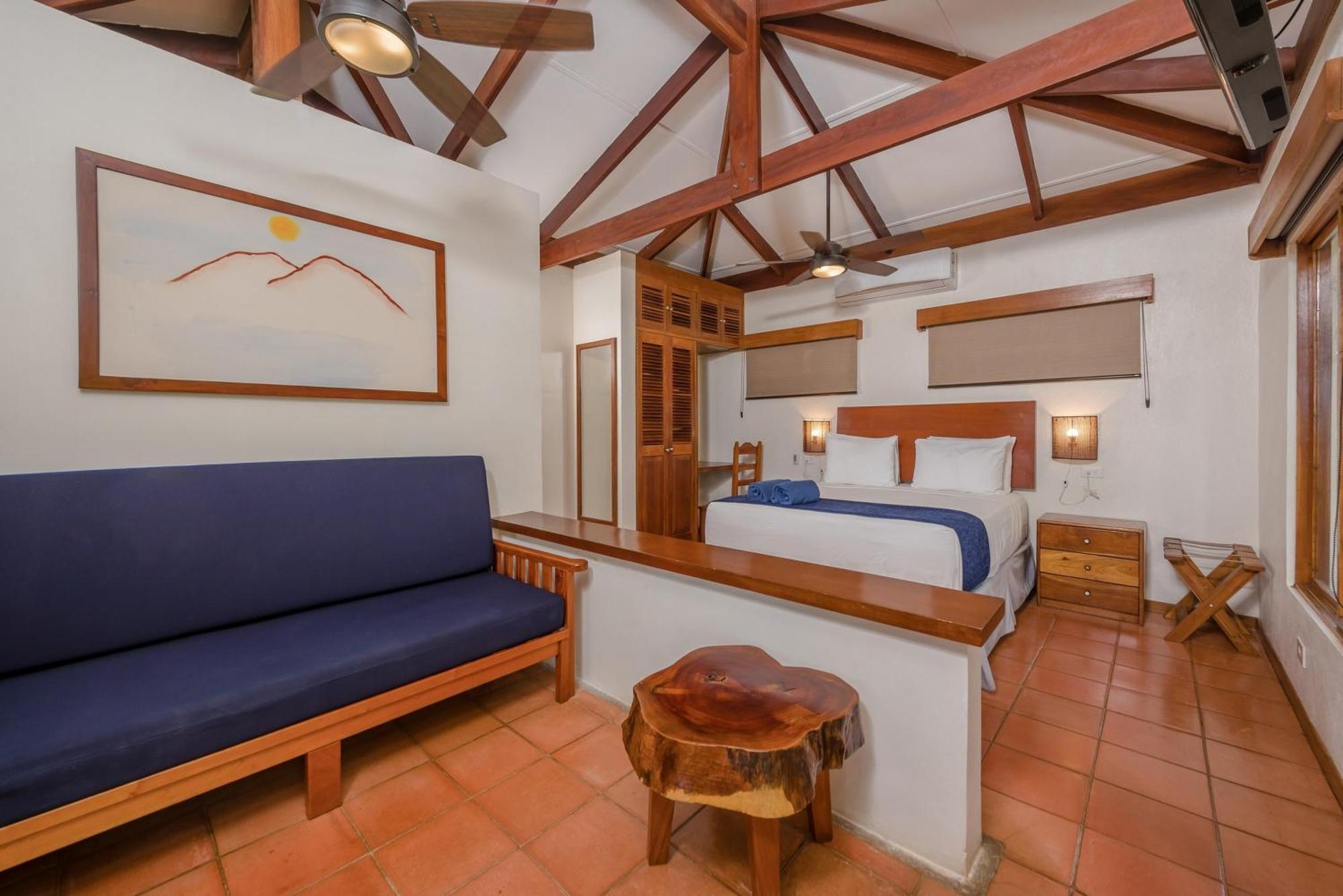The Coast Beachfront Hotel Tamarindo Pokoj fotografie