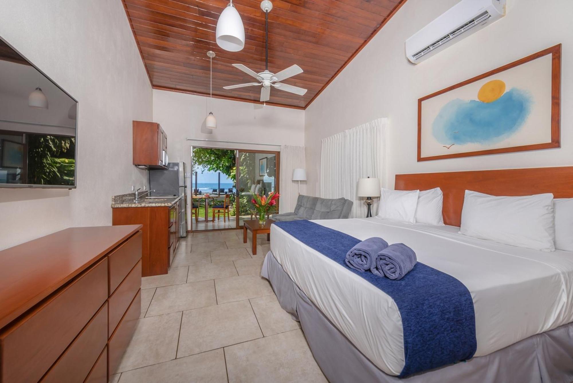 The Coast Beachfront Hotel Tamarindo Pokoj fotografie